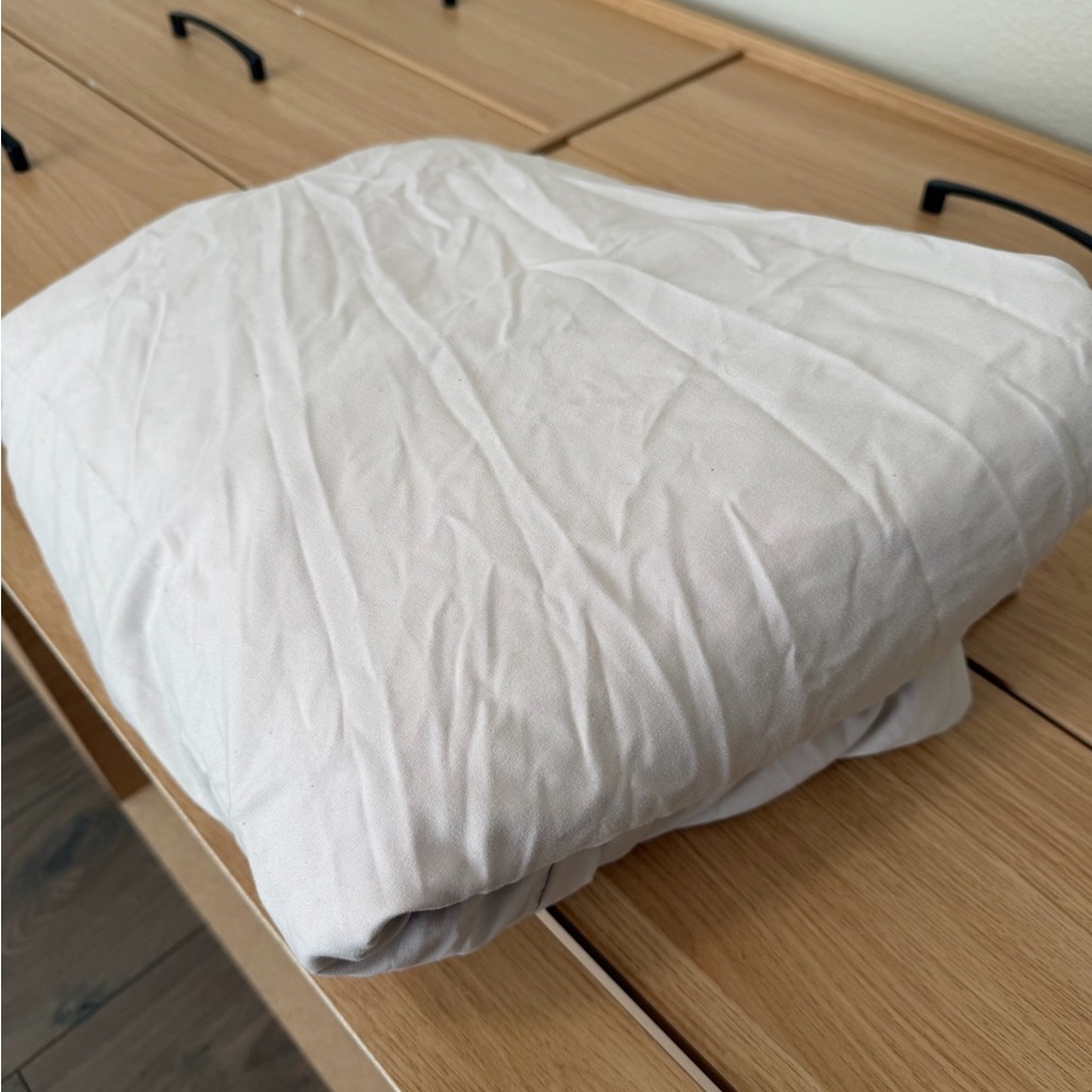 Duvet cover beautiful with zipper closure 104 by 94 kings/cal-king